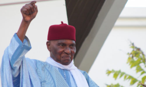 Me Abdoulaye Wade envoie ses « députés » auprès des familles religieuses pour des remerciements et prières.