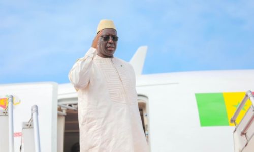 Le Président de la République Macky Sall a quitté Dakar pour Tunis ce vendredi.