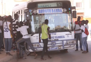 bus tata attaque au couteau