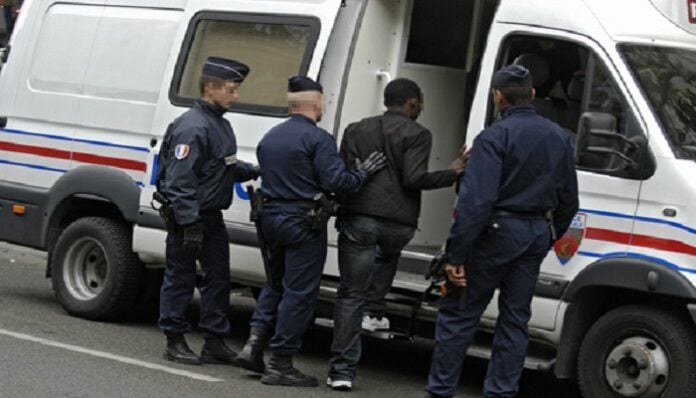 arrestation d'un mineur senegalais en italie