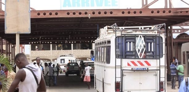 Baux Maraîchers : Un « coxeur » somalien tente de poignarder des passagers avant de s’attaquer à un policier