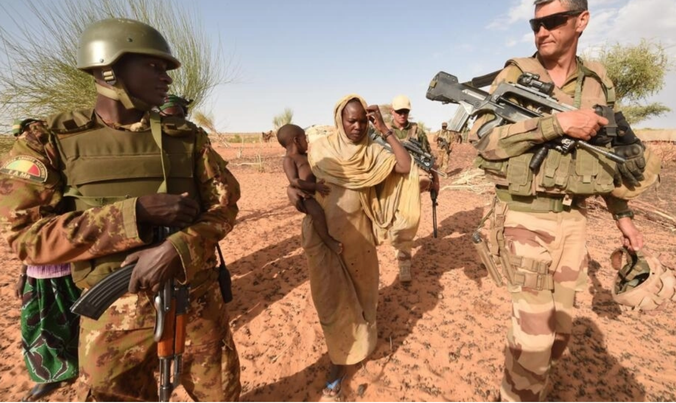 Opérations militaires extérieures de la France: le départ du Niger confirme un changement d’ère