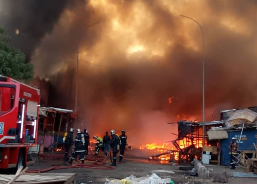 Un incendie s’est déclaré ce mardi au marché Petersen suite à une explosion