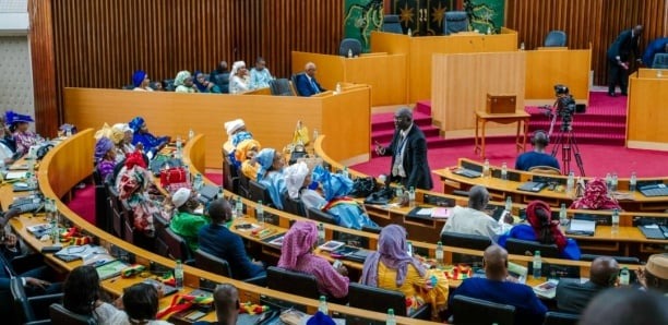 Assemblée: Début du débat sur l’amnistie en pleine crise politique