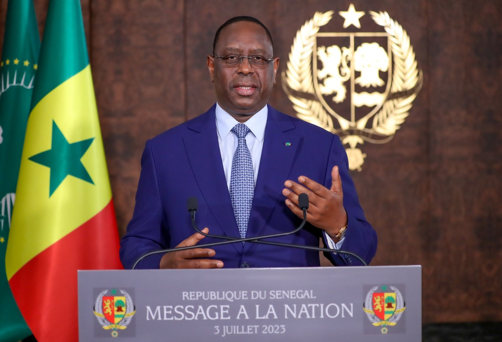 Macky Sall accorde le grade de commandeur, officier et chevalier à d’anciens ministres, artistes, journalistes, religieux, et sportifs »