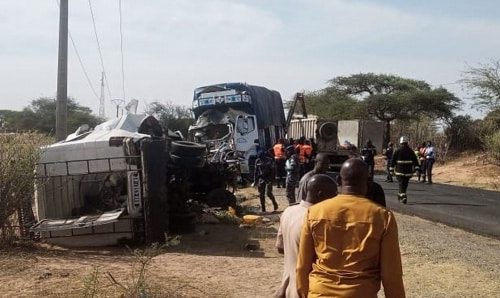 Accident : 11 morts enregistrés ce lundi matin dans une collision entre un camion et un minibus entre Ngaye Mékhé et Kébémer